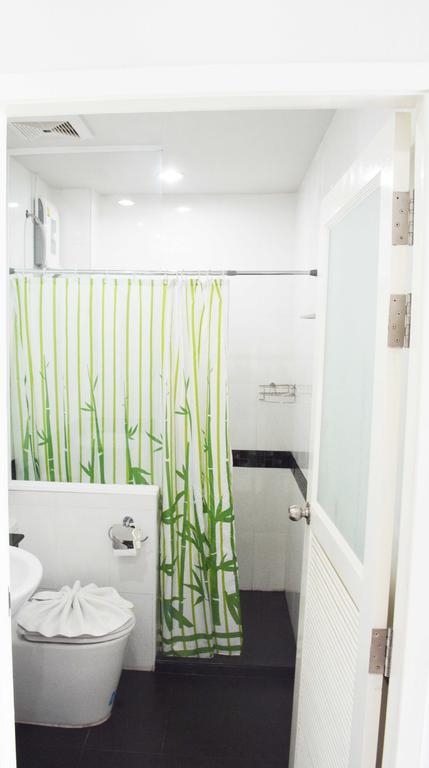 Angelina Guesthouse Patong Zimmer foto