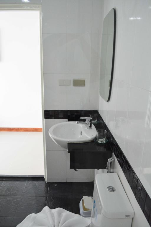 Angelina Guesthouse Patong Zimmer foto