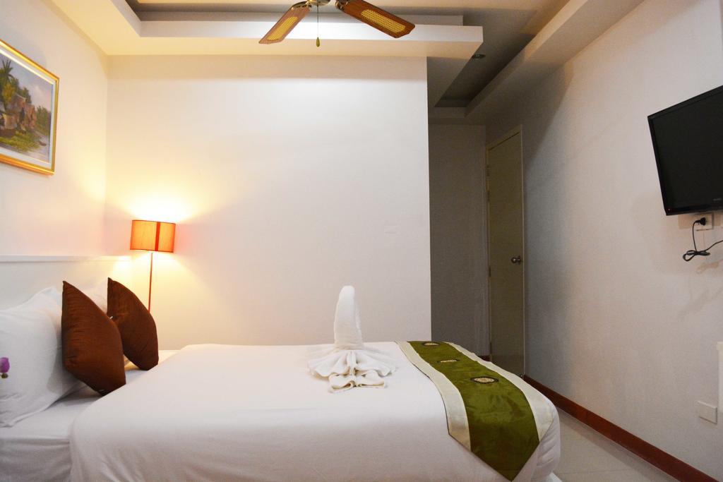Angelina Guesthouse Patong Zimmer foto
