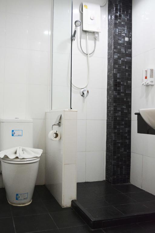 Angelina Guesthouse Patong Zimmer foto